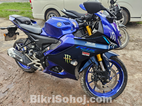 Yamaha R15 V4 Official